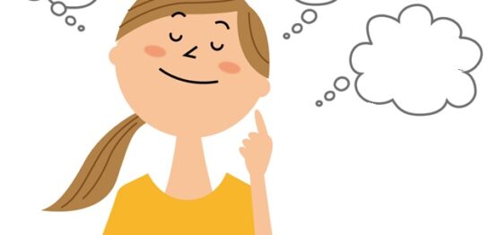 スキンケアする50代女性