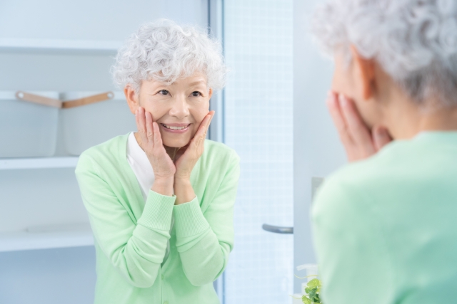 肌の乾燥が気になる60代女性