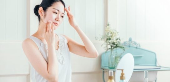 肌の乾燥で悩む50代女性