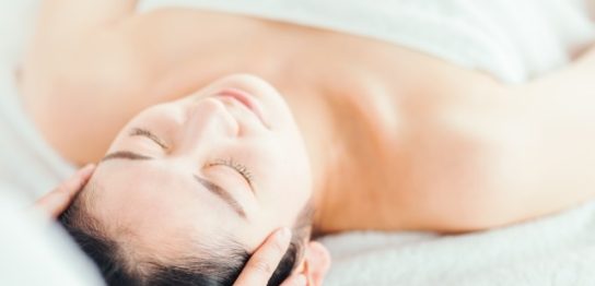 50代女性の頭皮マッサージ