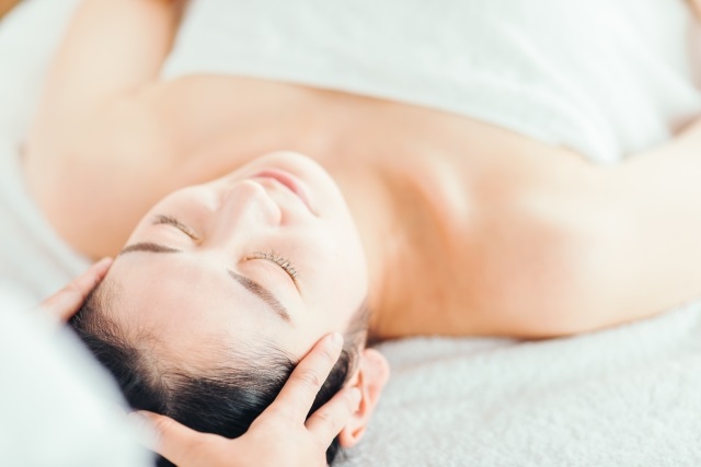 50代女性の頭皮マッサージ