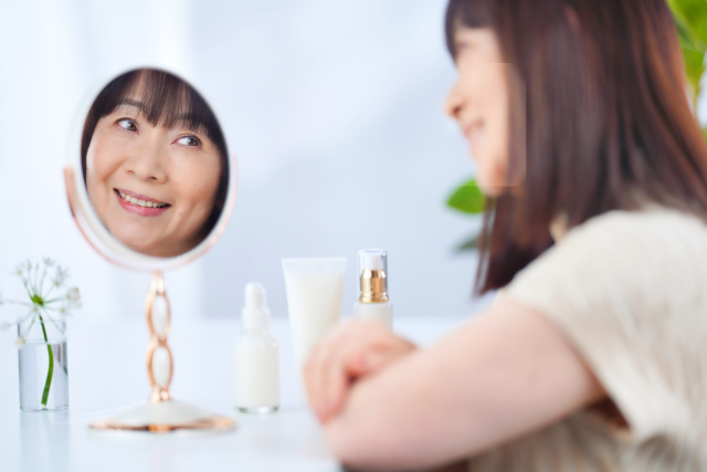 エクボがある60代女性