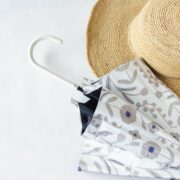 紫外線対策の日傘と帽子